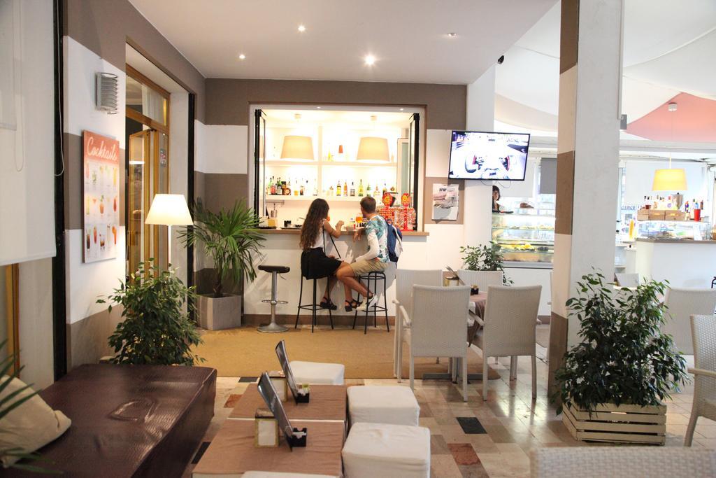 Hotel Moderno Лидо ди Йезоло Екстериор снимка