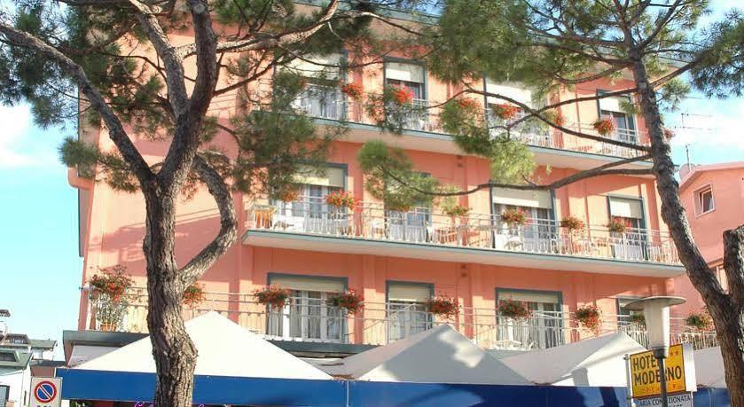 Hotel Moderno Лидо ди Йезоло Екстериор снимка
